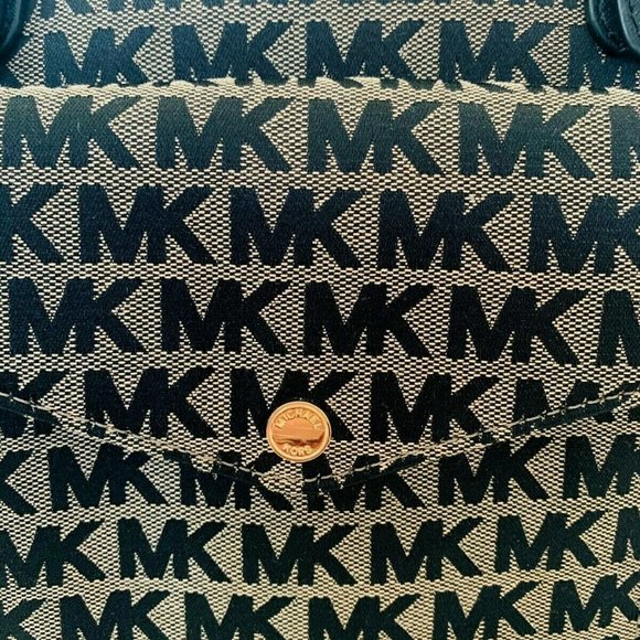 Michael Kors Monogram MK Medium Jet Set Khaki Tote - Picture 5 of 8